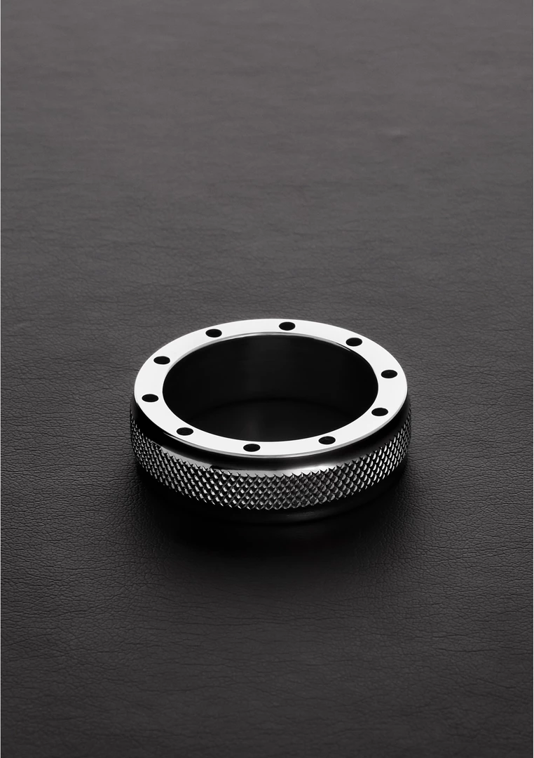 Steel - Pierścień erekcyjny z 11 otworami wentylacyjnymi - 0.6 x 1.8 / 15 x 45 mm