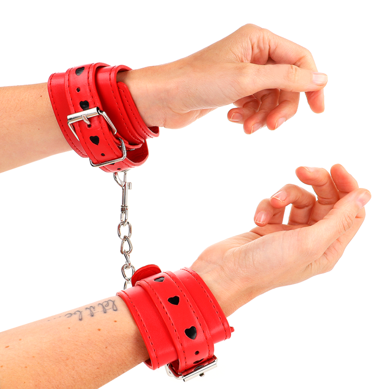 KINK - RED WRIST RESTRAINTS WITH BLACK HEART INLAY ADJUSTABLE 21-28 CM X 5.5 CM 3 KINK - RED WRIST RESTRAINTS WITH BLACK HEART INLAY ADJUSTABLE 21-28 CM X 5.5 CM - obrazek 3