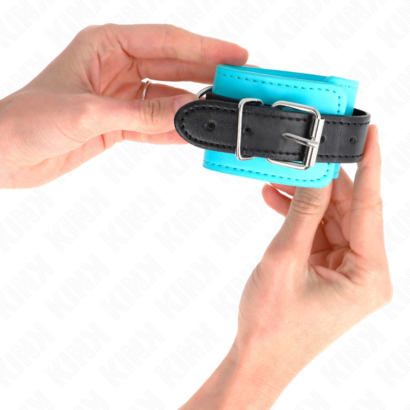 KINK - HOOK WRIST RESTRAINTS BLUE FUR LINED ADJUSTABLE 20-28 CM X 5.5 CM 3 KINK - HOOK WRIST RESTRAINTS BLUE FUR LINED ADJUSTABLE 20-28 CM X 5.5 CM - obrazek 3