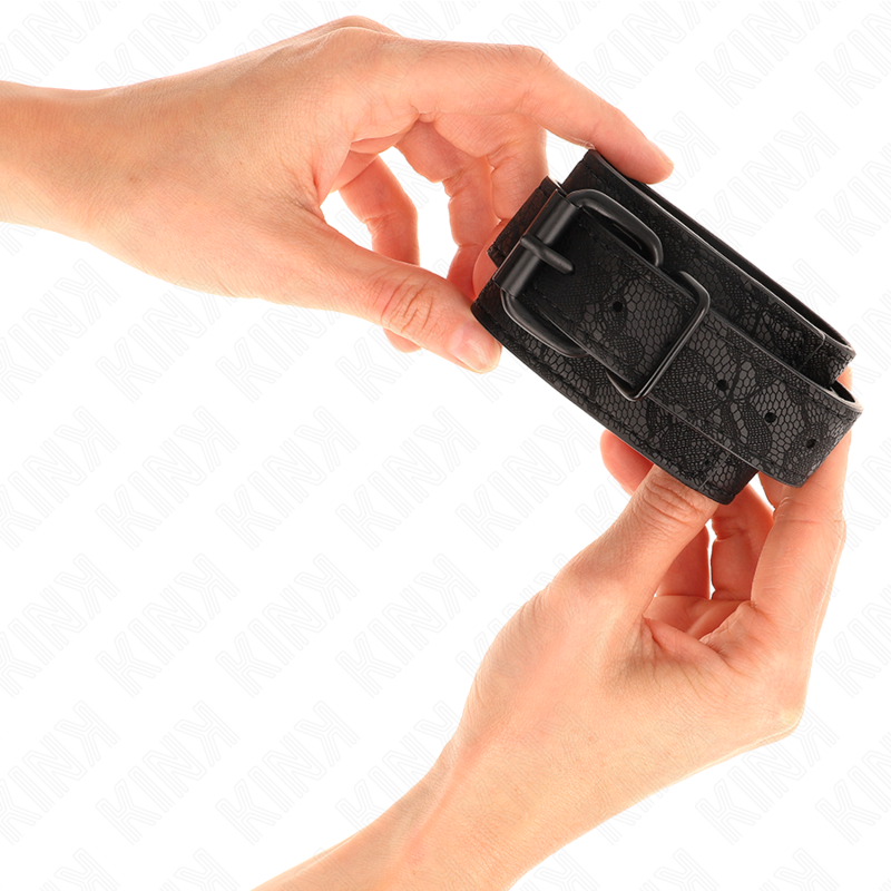 KINK - DARK LACE COVERED WRIST CUFFS ADJUSTABLE BLACK 19-26 CM 3 KINK - DARK LACE COVERED WRIST CUFFS ADJUSTABLE BLACK 19-26 CM - obrazek 3