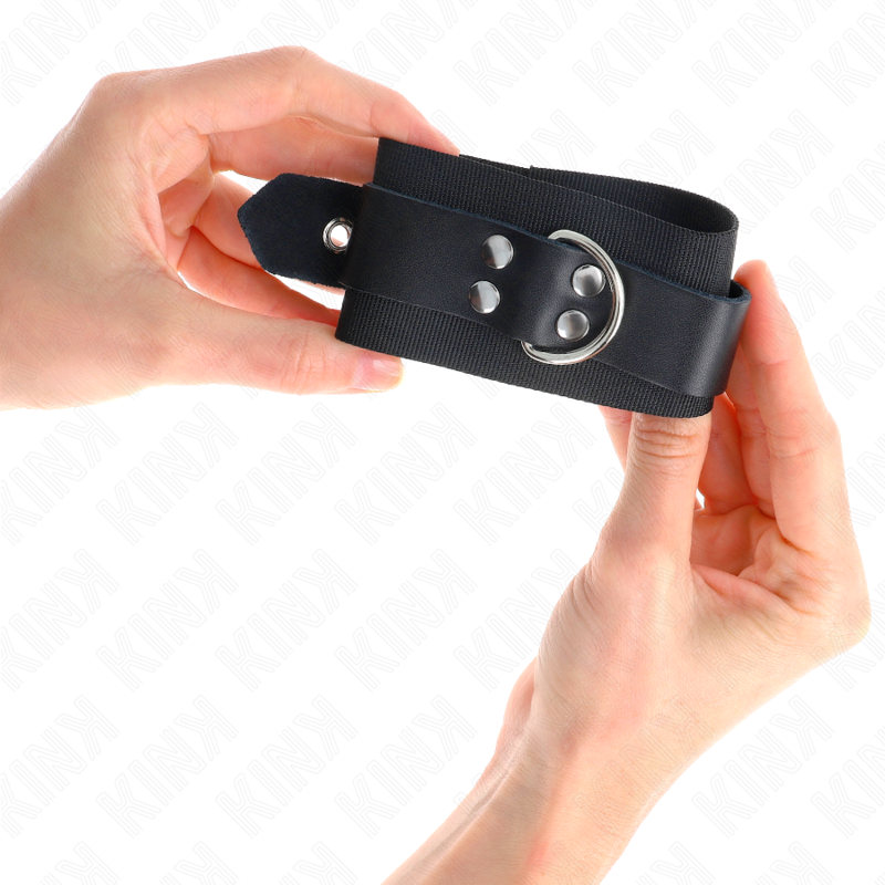 KINK - NYLON WRIST RESTRAINTS BLACK WITH LEATHER BELT BLACK ADJUSTABLE 19-29 CM X 5.1 CM 3 KINK - NYLON WRIST RESTRAINTS BLACK WITH LEATHER BELT BLACK ADJUSTABLE 19-29 CM X 5.1 CM - obrazek 3