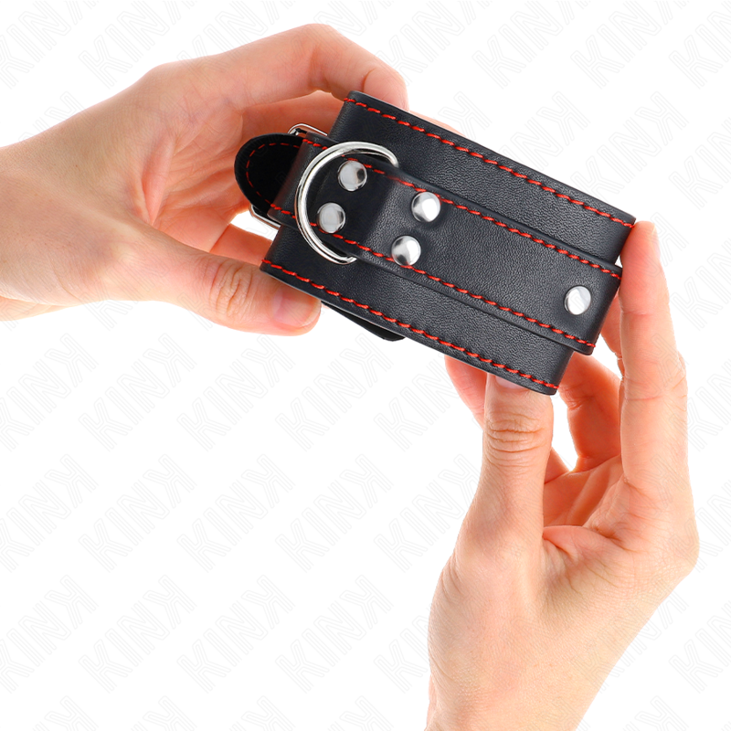 KINK - WRIST RESTRAINTS BLACK WITH RED LINING ADJUSTABLE 20-28 CM X 5.5 CM 4 KINK - WRIST RESTRAINTS BLACK WITH RED LINING ADJUSTABLE 20-28 CM X 5.5 CM - obrazek 4
